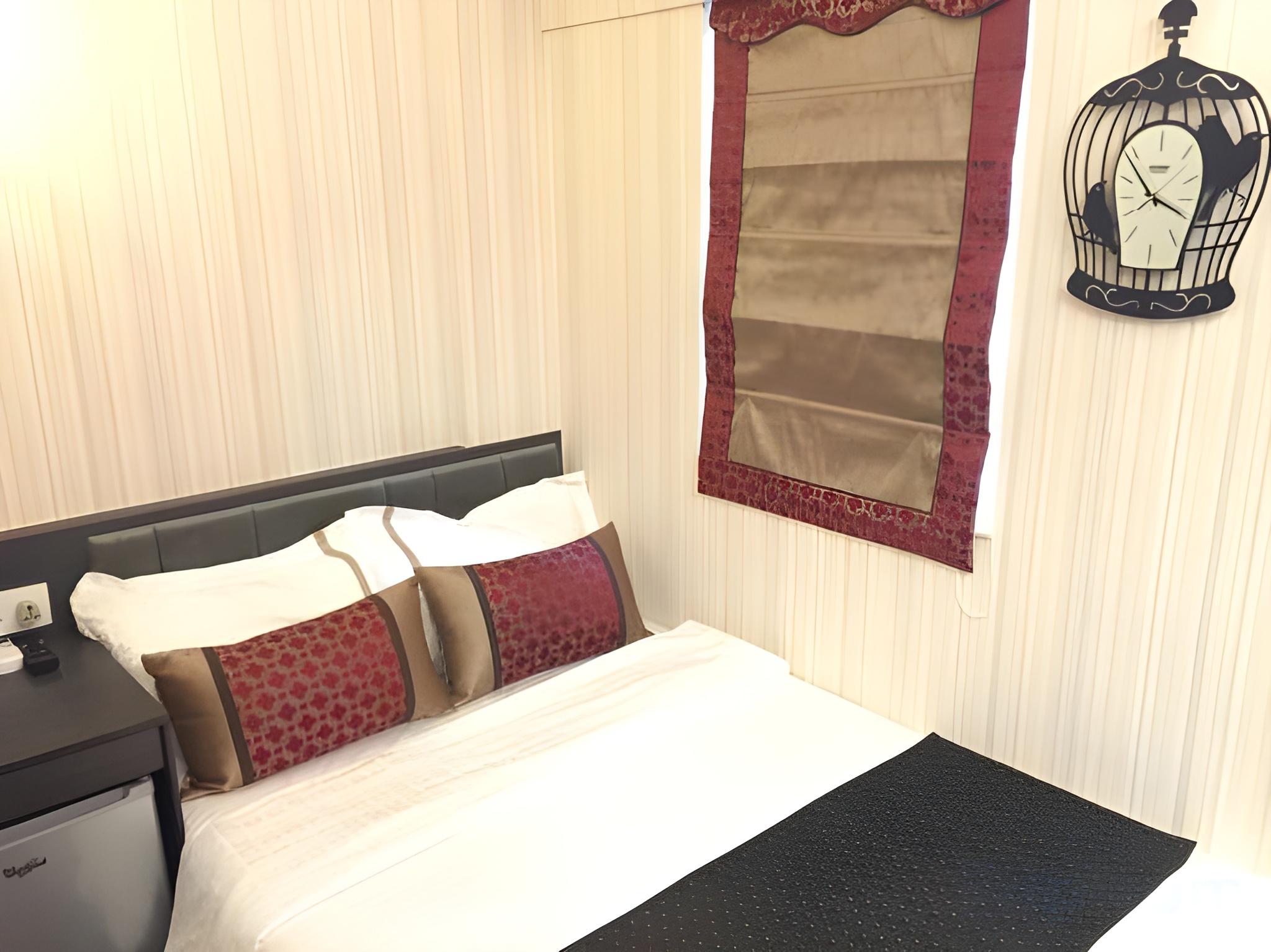 DELUXE, DOUBLE BED