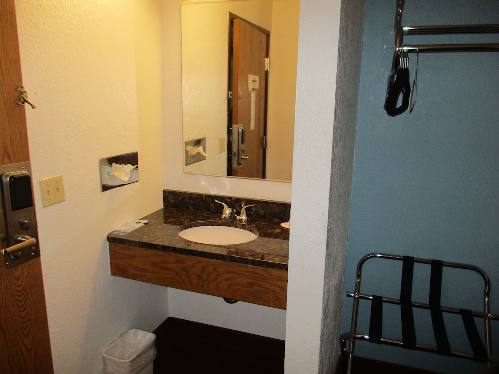 Travelodge By Wyndham Redwood Falls 29/30