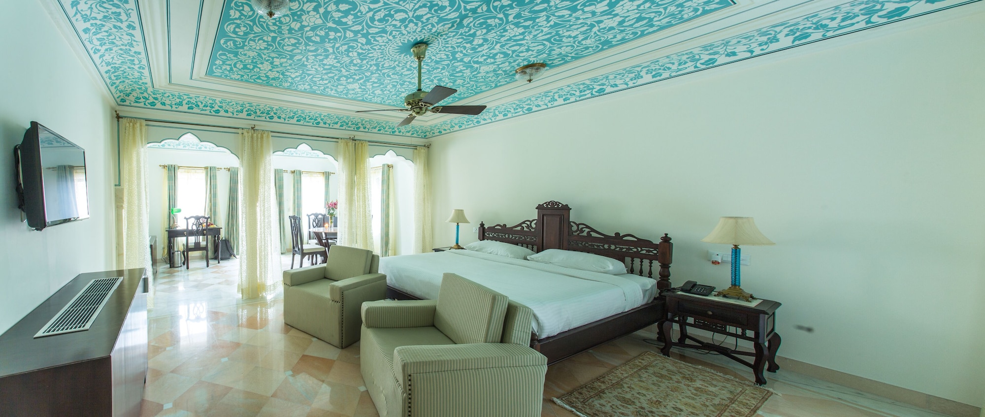 SIGNATURE, SUITE, KING BED