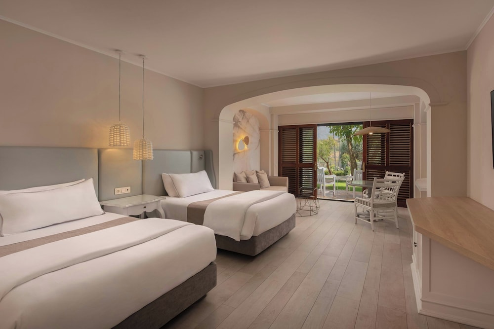 DELUXE, 2 QUEEN BEDS, TERRACE