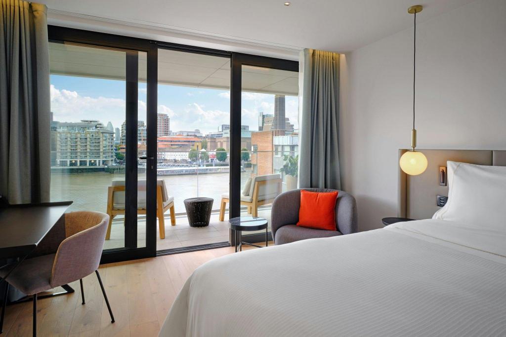 3 Bedrooms, Fitzroy, Residence, King Bed, River View, Balcony, High Floor