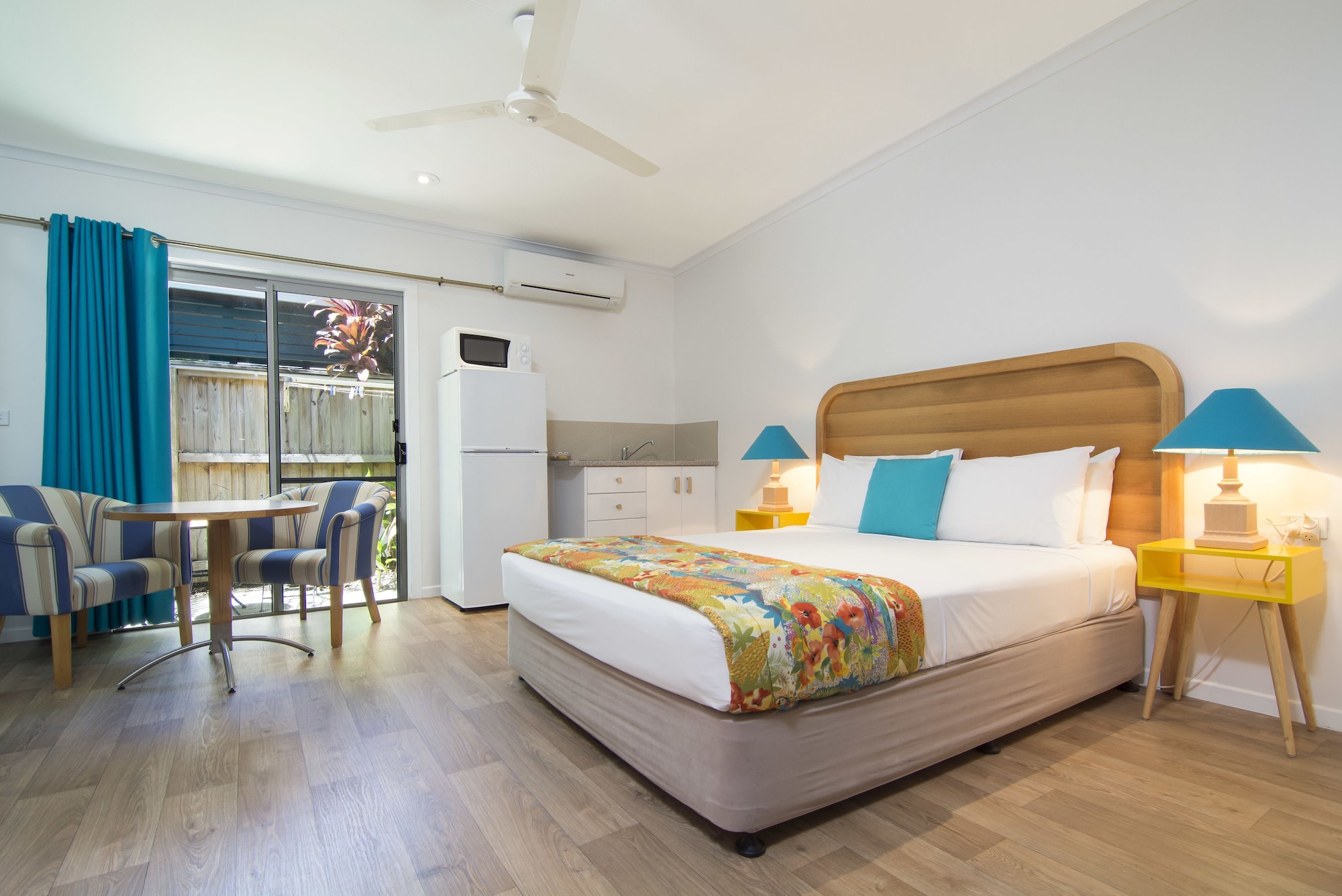 STUDIO, QUEEN BED