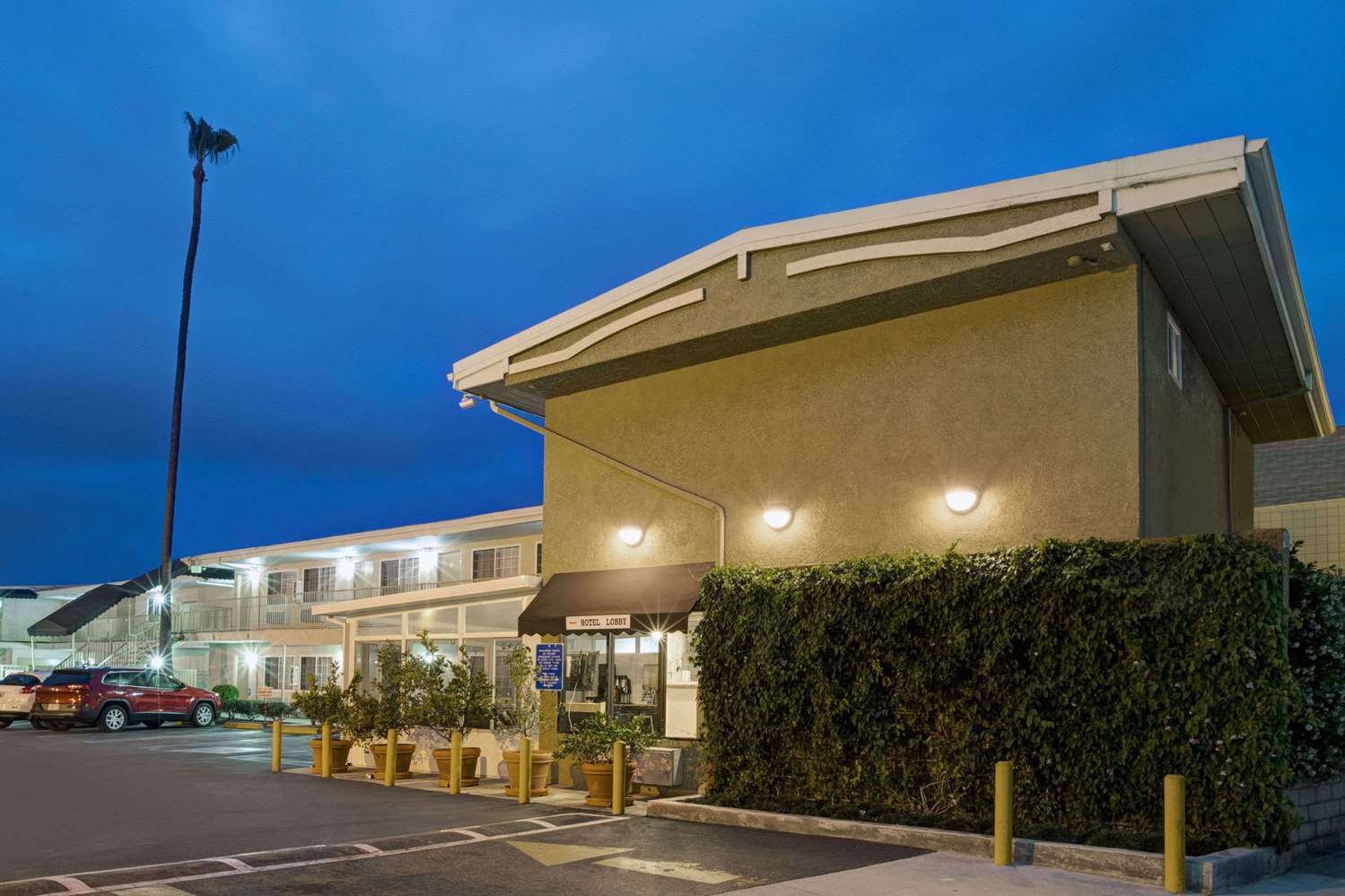 Super 8 by Wyndham Culver 1/5