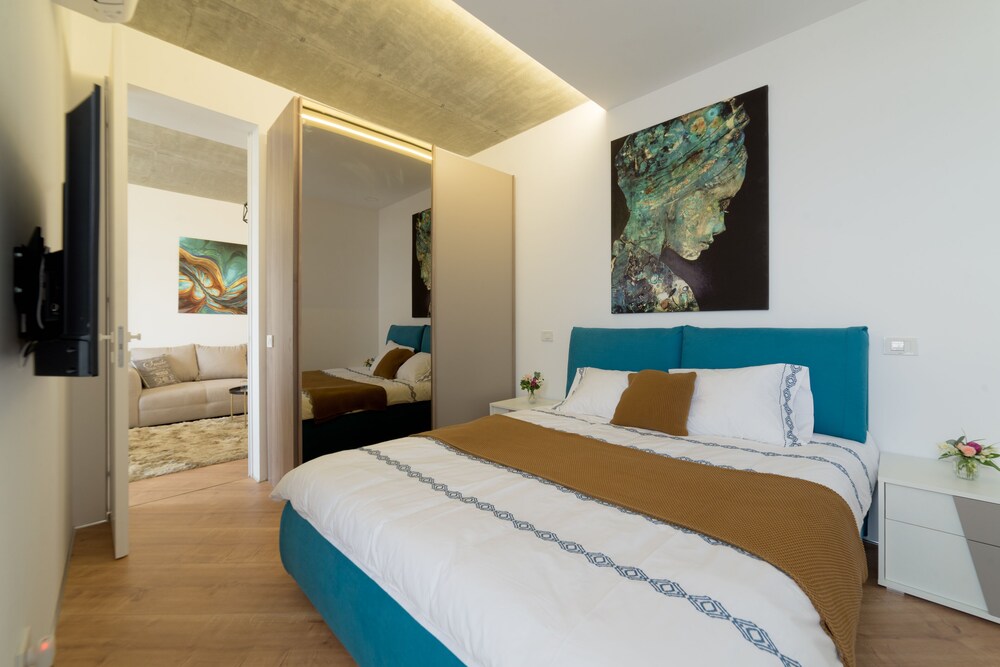 APARTMENT, BALCONY