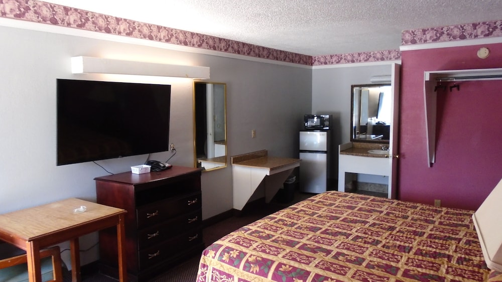 TOWN HOUSE MOTEL 25/61