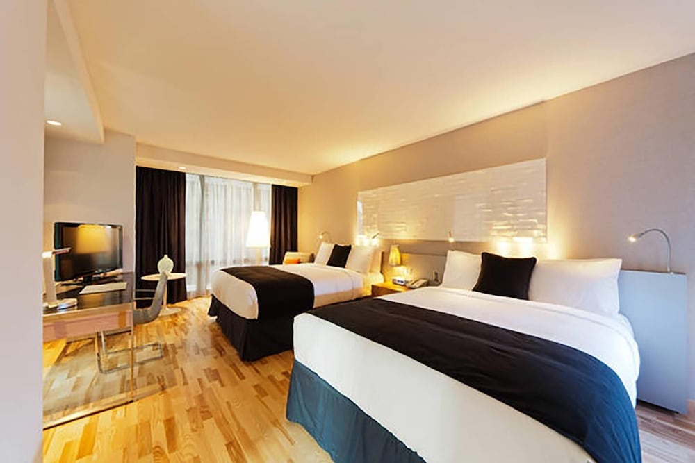 ROOM, 2 QUEEN BEDS, BALCONY, HIGH FLOOR