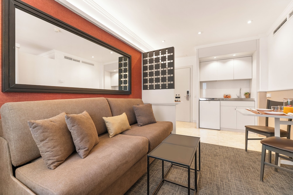Acacia Suite 26/41