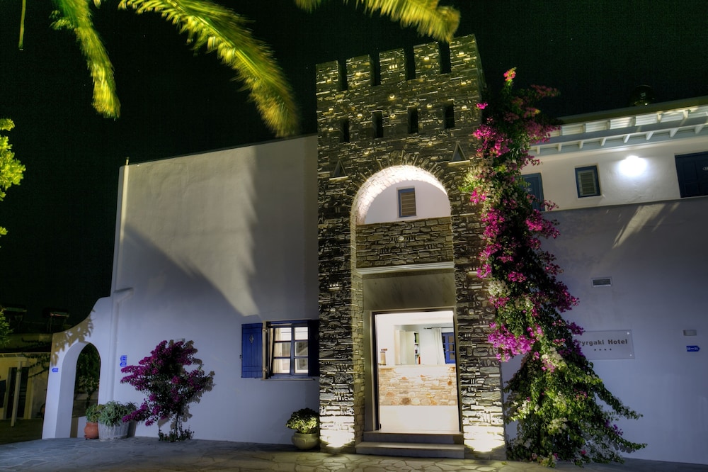 Pyrgaki Hotel in PAROS
