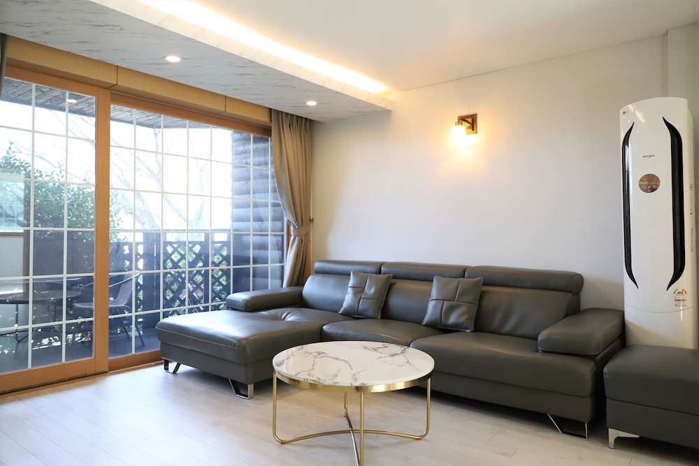 Dyne Resort 48/77