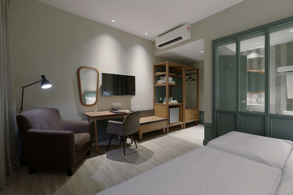The Jesselton Hotel 39/50