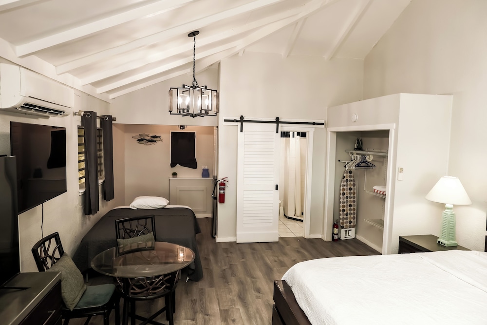 Grand, THE PALMS AT PELICAN COVE 5/6