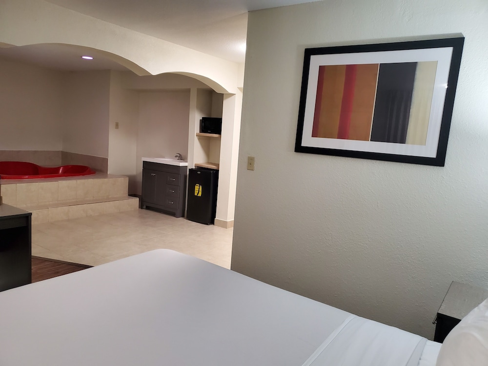 Days Inn by Wyndham Lawton 24/47