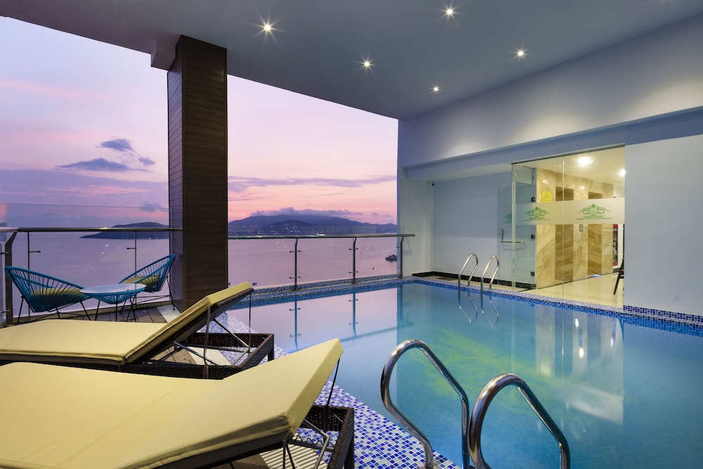 Crown Hotel Nha Trang 25/36