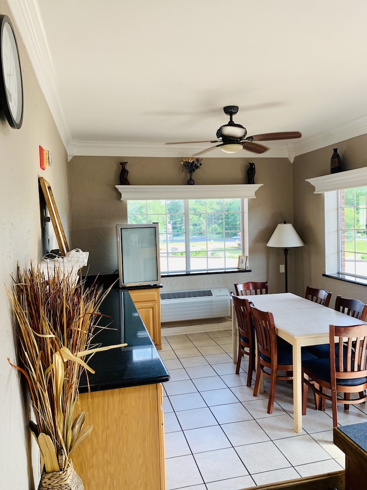 Weston Inn Suites 39/55