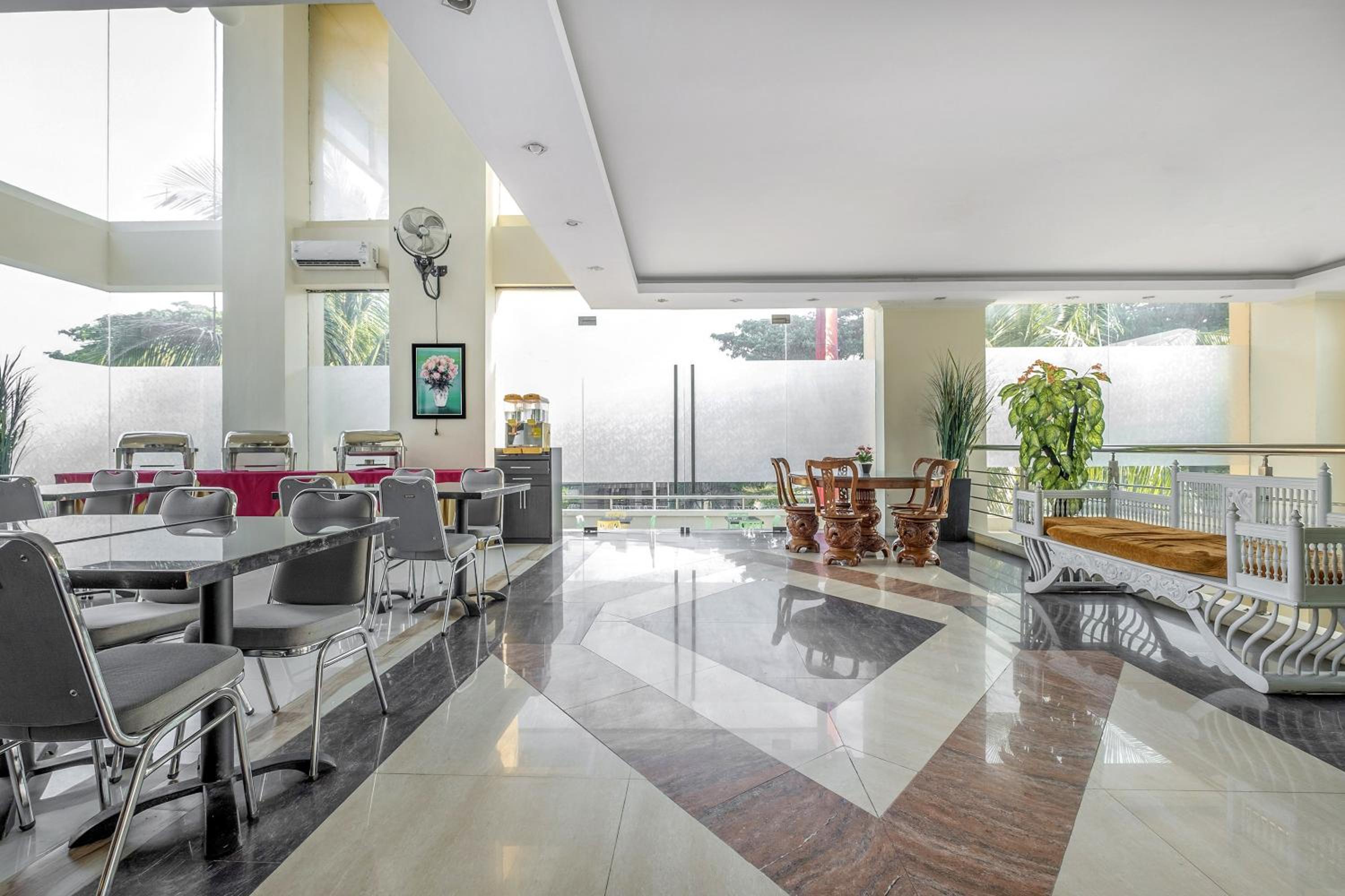 Townhouse Oak near Losari Beach formerly Lynt Hotel Makassar 24/32