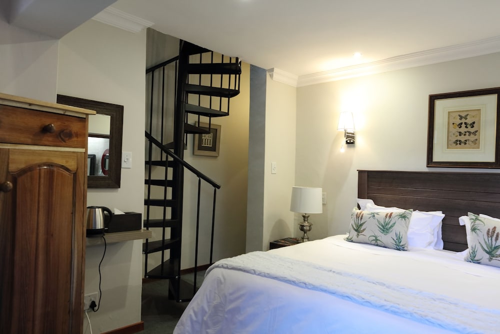 The Highlander Hotel 12/50