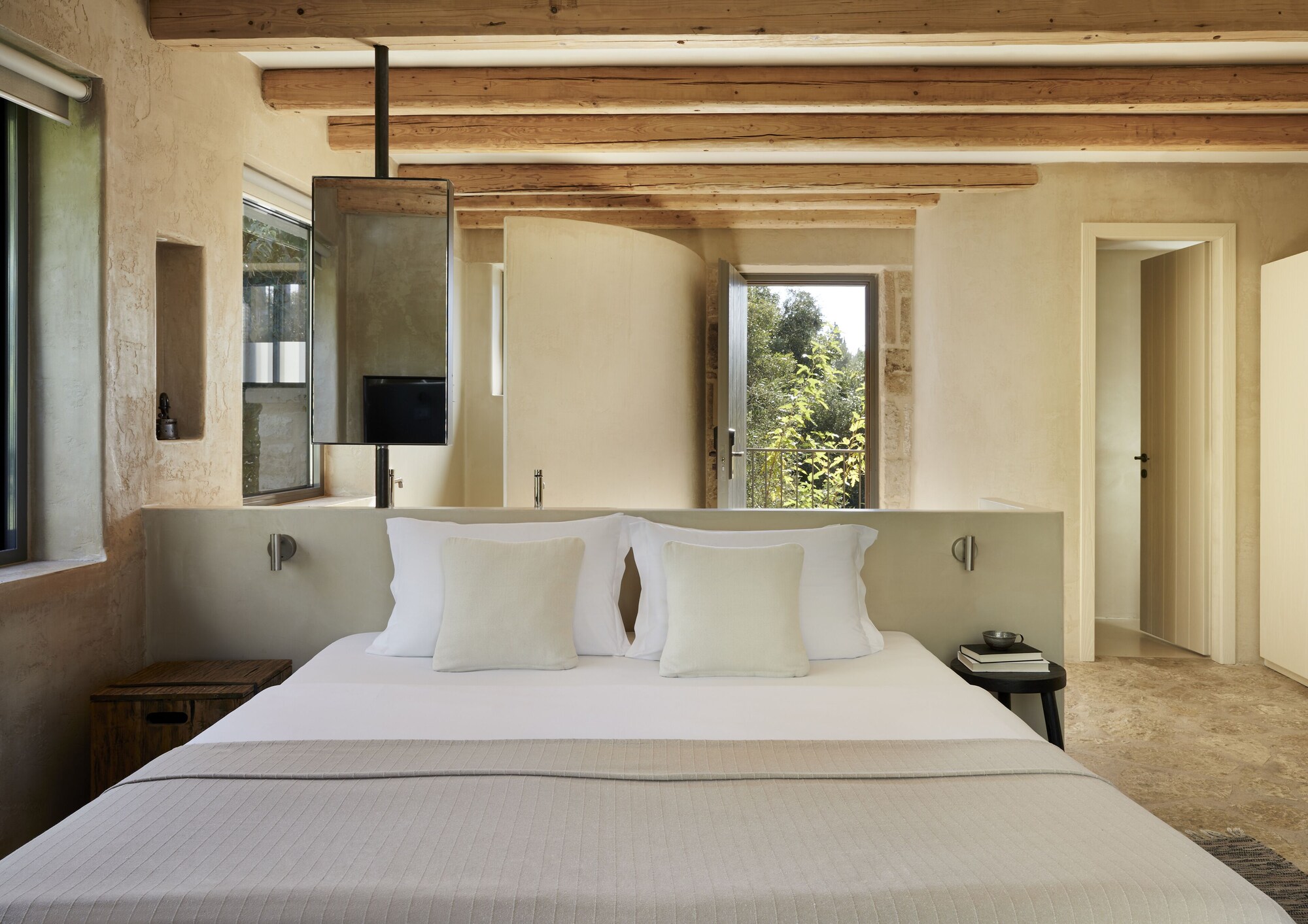 RAW RETREAT, SUPERIOR, SIDE SEA VIEW