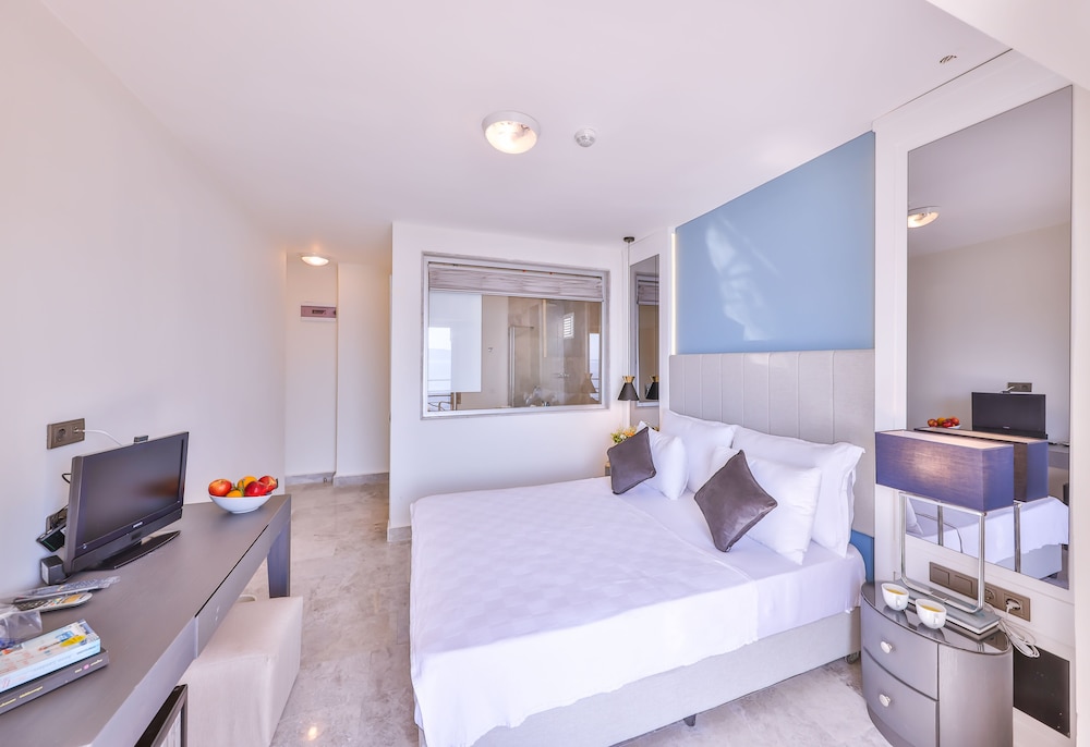 Hera Hotel 25/70