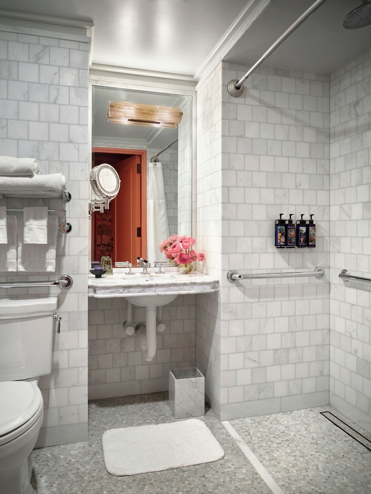 Nomad, Tower, Queen Bed, Accessible، The Fifth Avenue Hotel 5/5