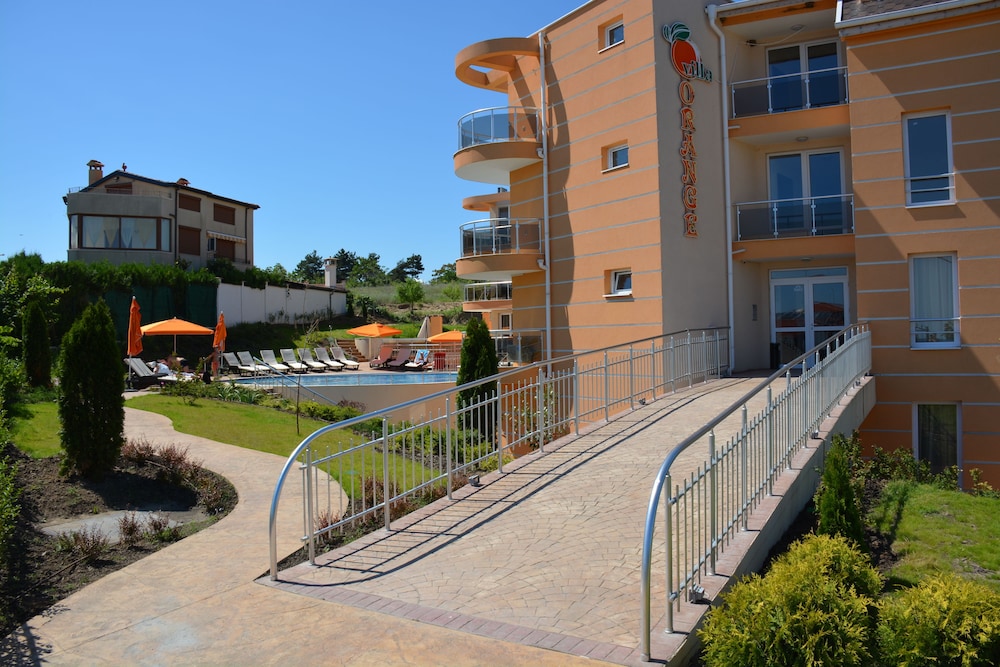 Villa Orange 37/50