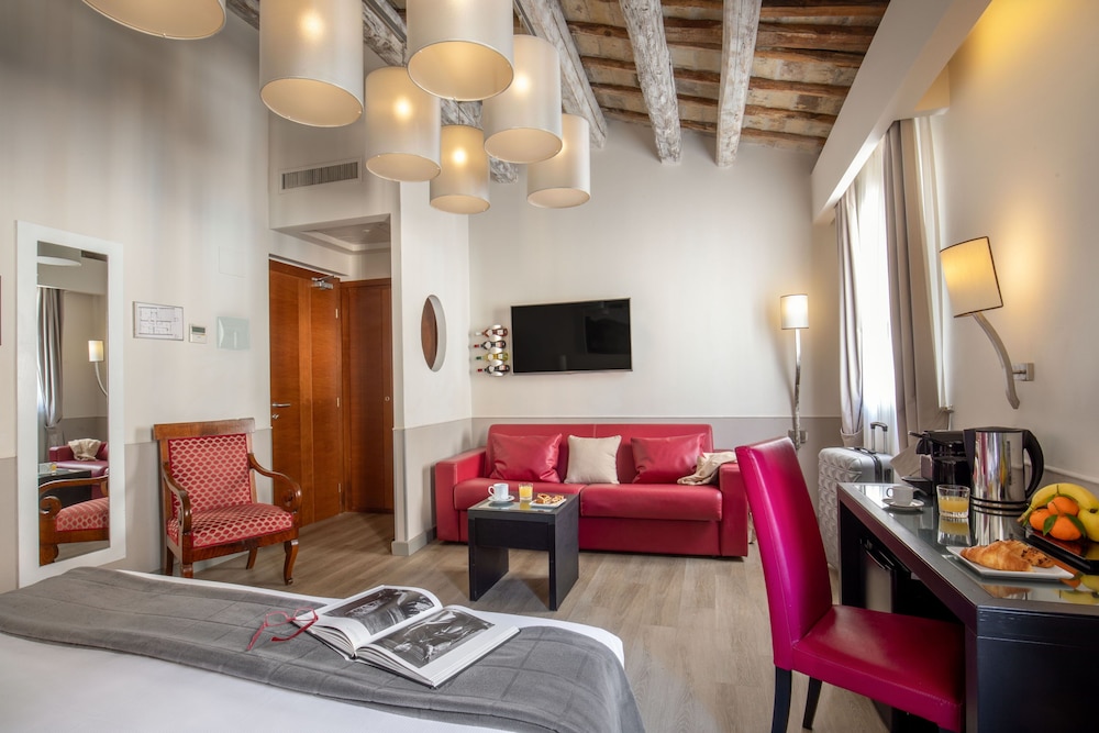 Condotti Palace 47/63