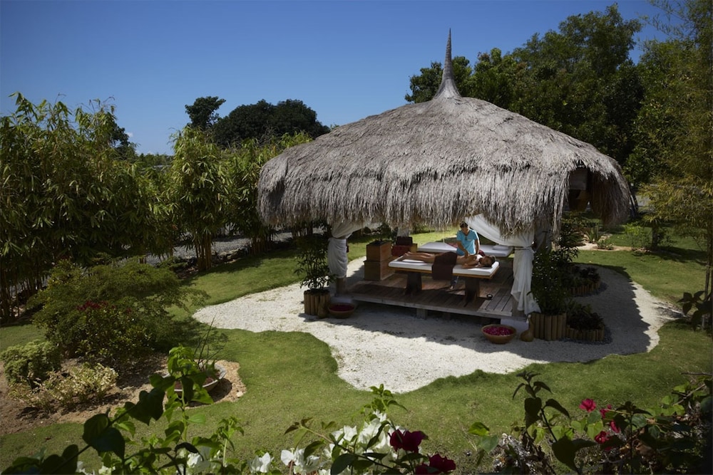 Bluewater Panglao Beach Resort 36/43