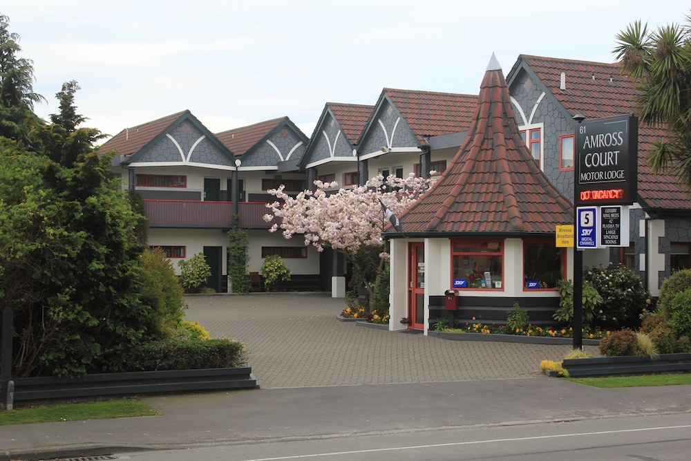 Amross Court Motor Lodge 1/50