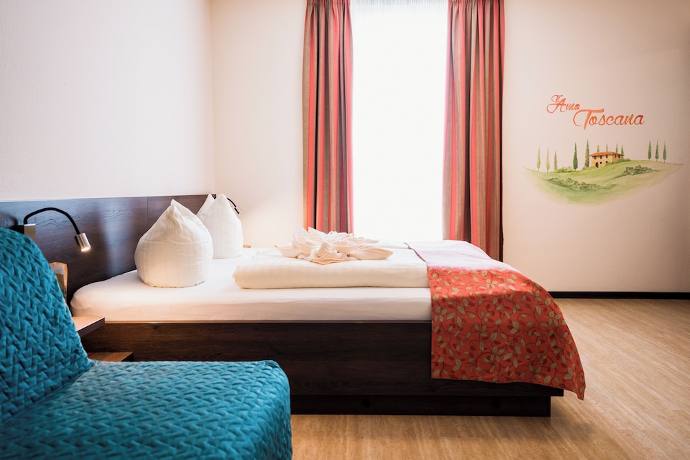 2 Bedrooms, Premium, King Bed, 2 Bunk Beds, 2 Bathrooms, Sofa