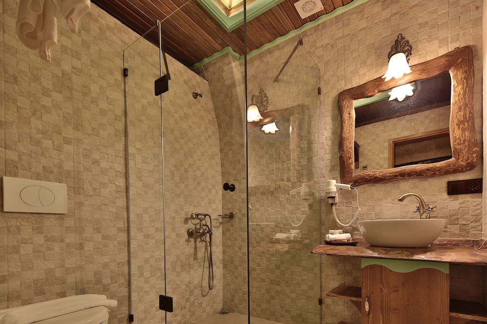 Elif Stone House 62/63