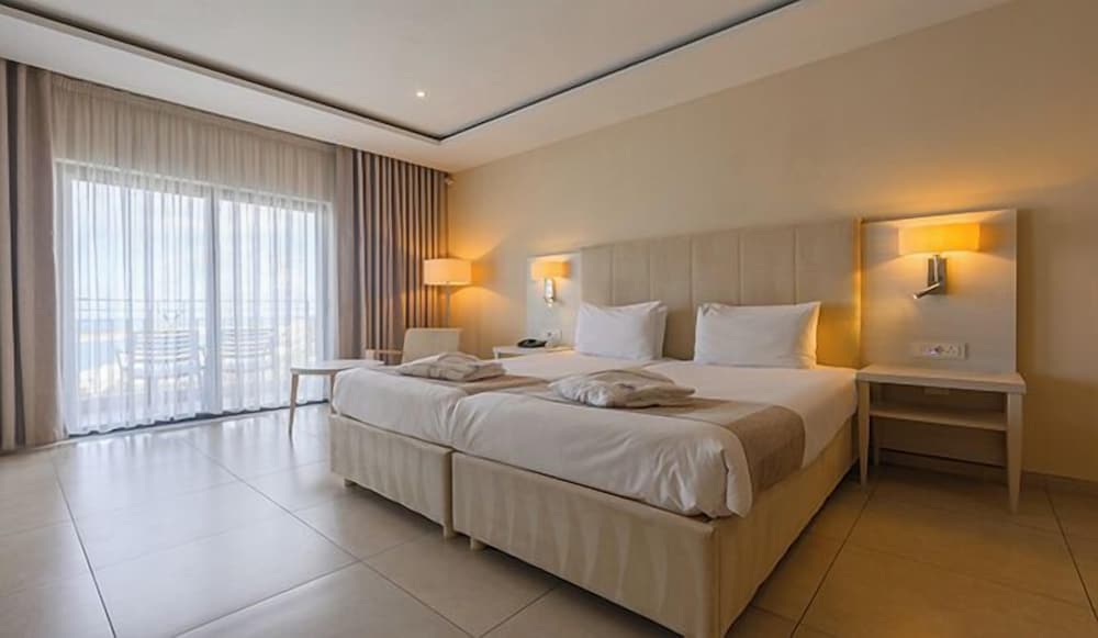 Deluxe Double Room with Garden View, Maritim Antonine Hotel and Spa Malta 3/10