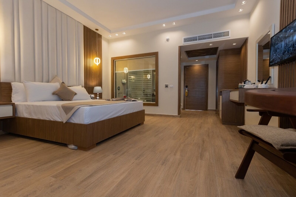 Ramage Hotel & Resort 36/130
