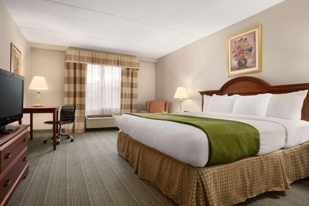 SUITE, KING BED