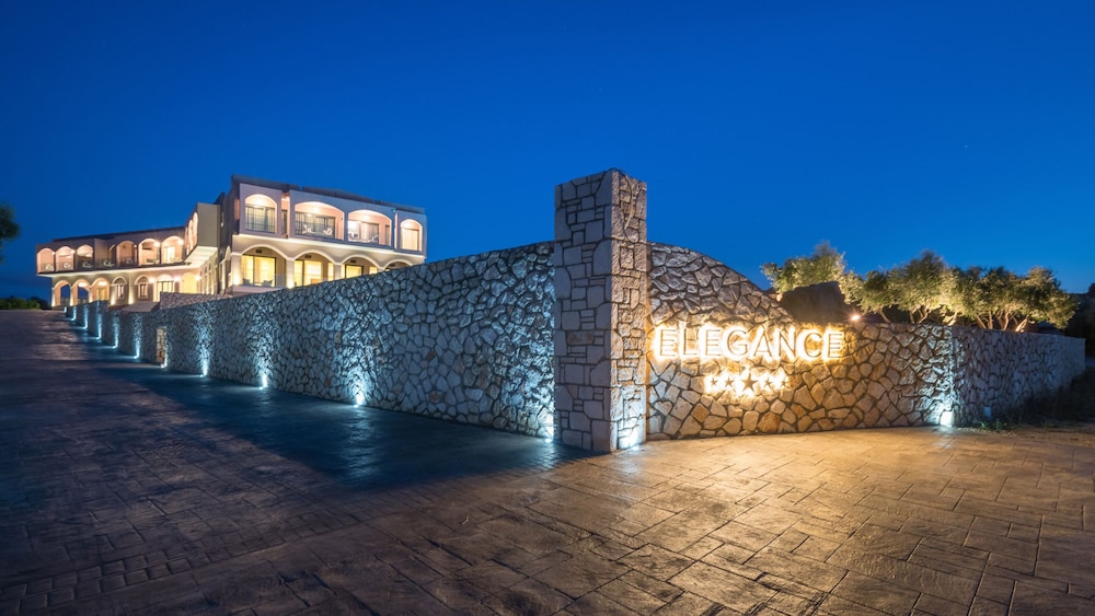 Elegance Luxury Executive Suites - Adults Only 48/58