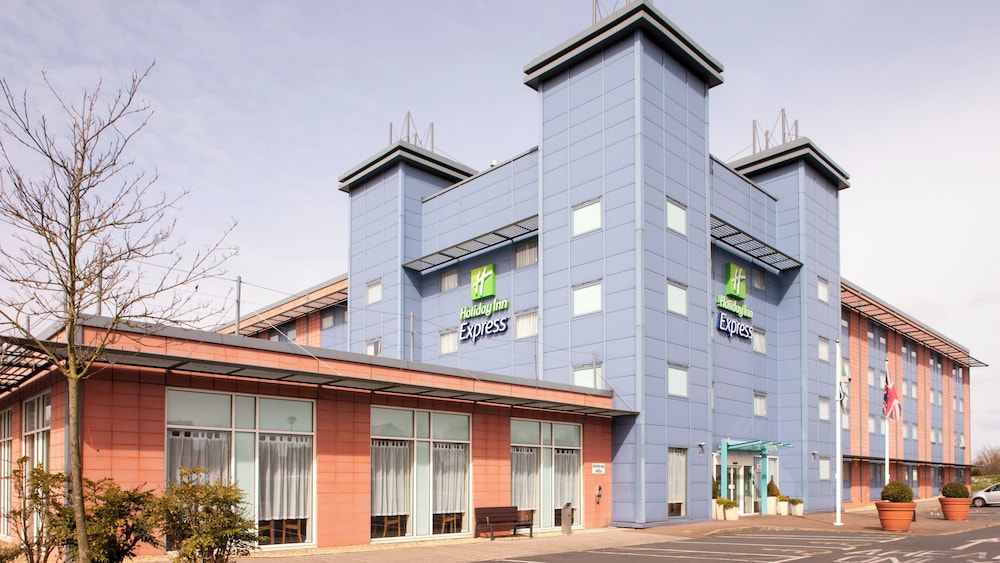 HOLIDAY INN EXPRESS KASSAM STADIUM 4/72