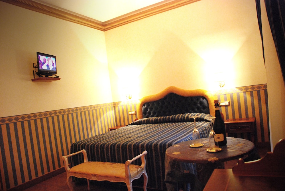 Bramble Luxury Suites 70/85