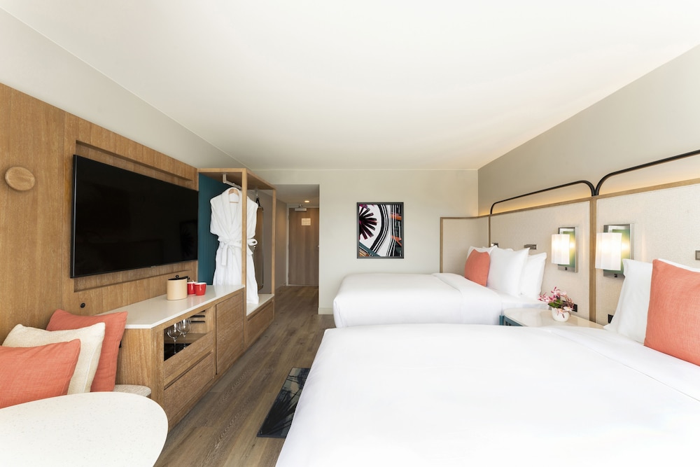 غرفة قياسية بسرير فردي، Crowne Plaza Resort Guam 9/10