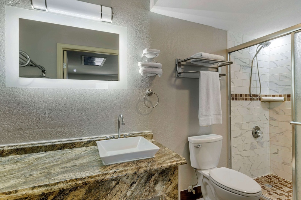Econo Lodge Athens I-75 19/38