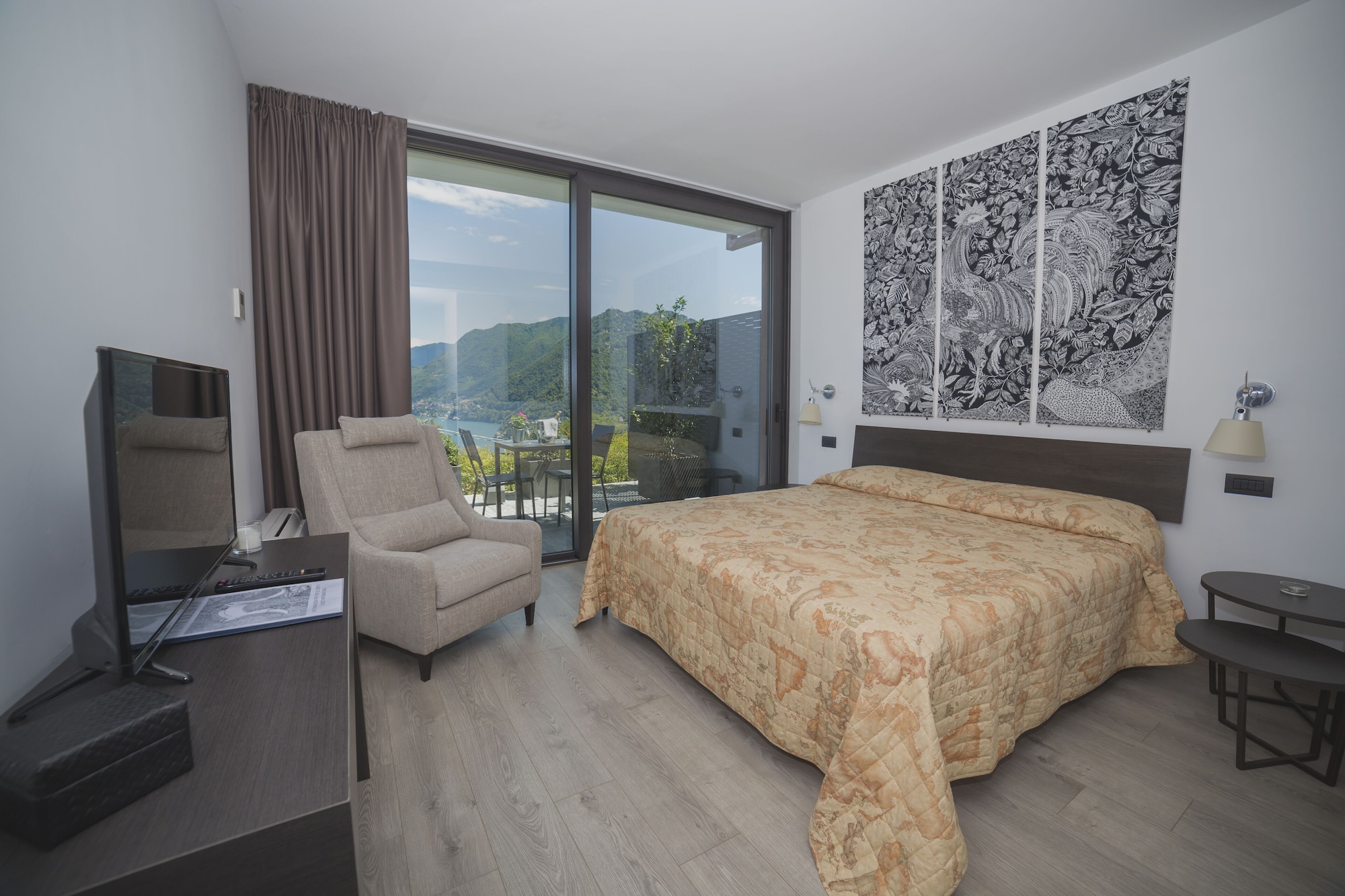 DELUXE, DOUBLE BED, LAKE VIEW, GARDEN AREA