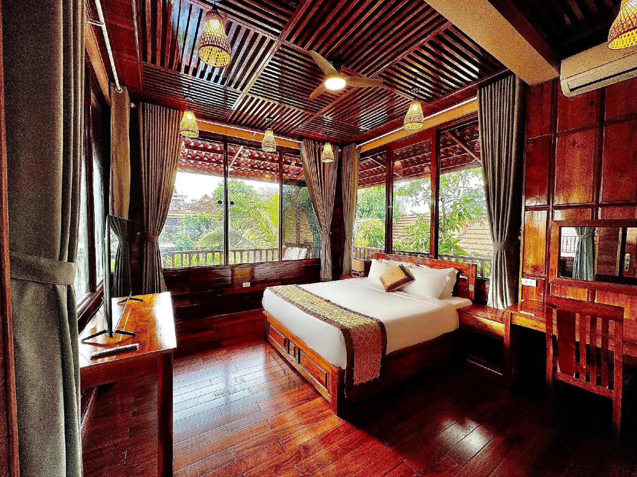 2 BEDROOMS, SUITE