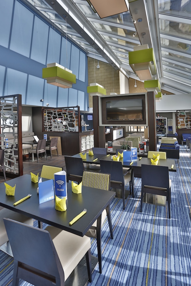 Holiday Inn Express Windsor 58/74