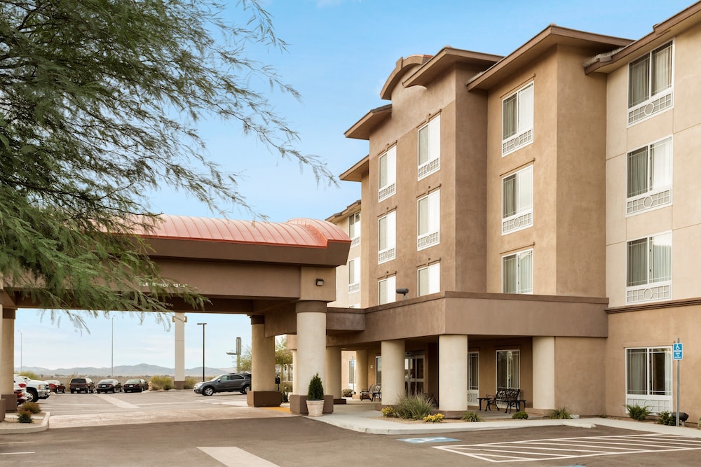 Holiday Inn & Suites Barstow 45/48