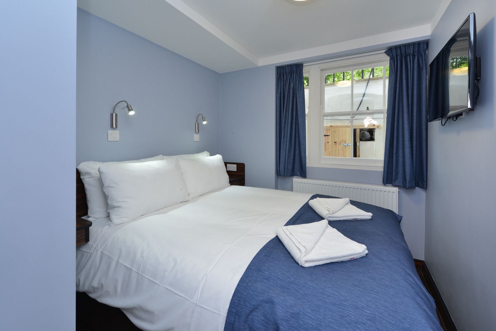 ROOM, SINGLE