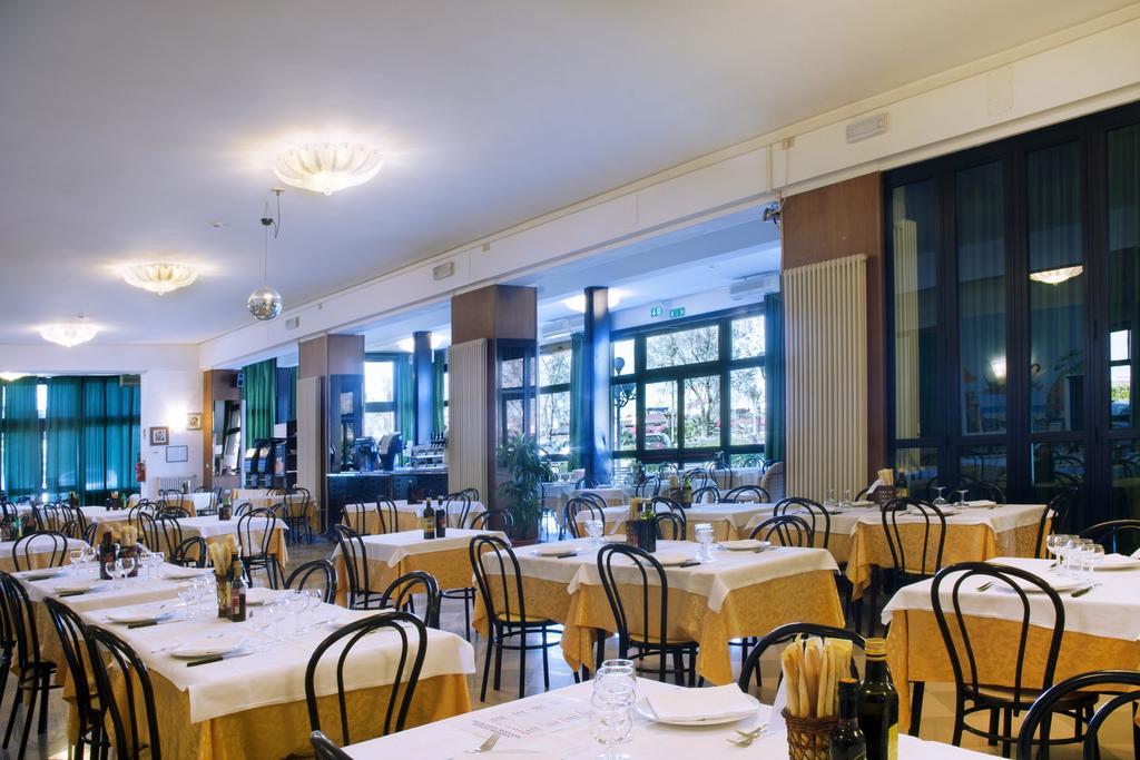 Hotel Lungomare Cervia 25/36