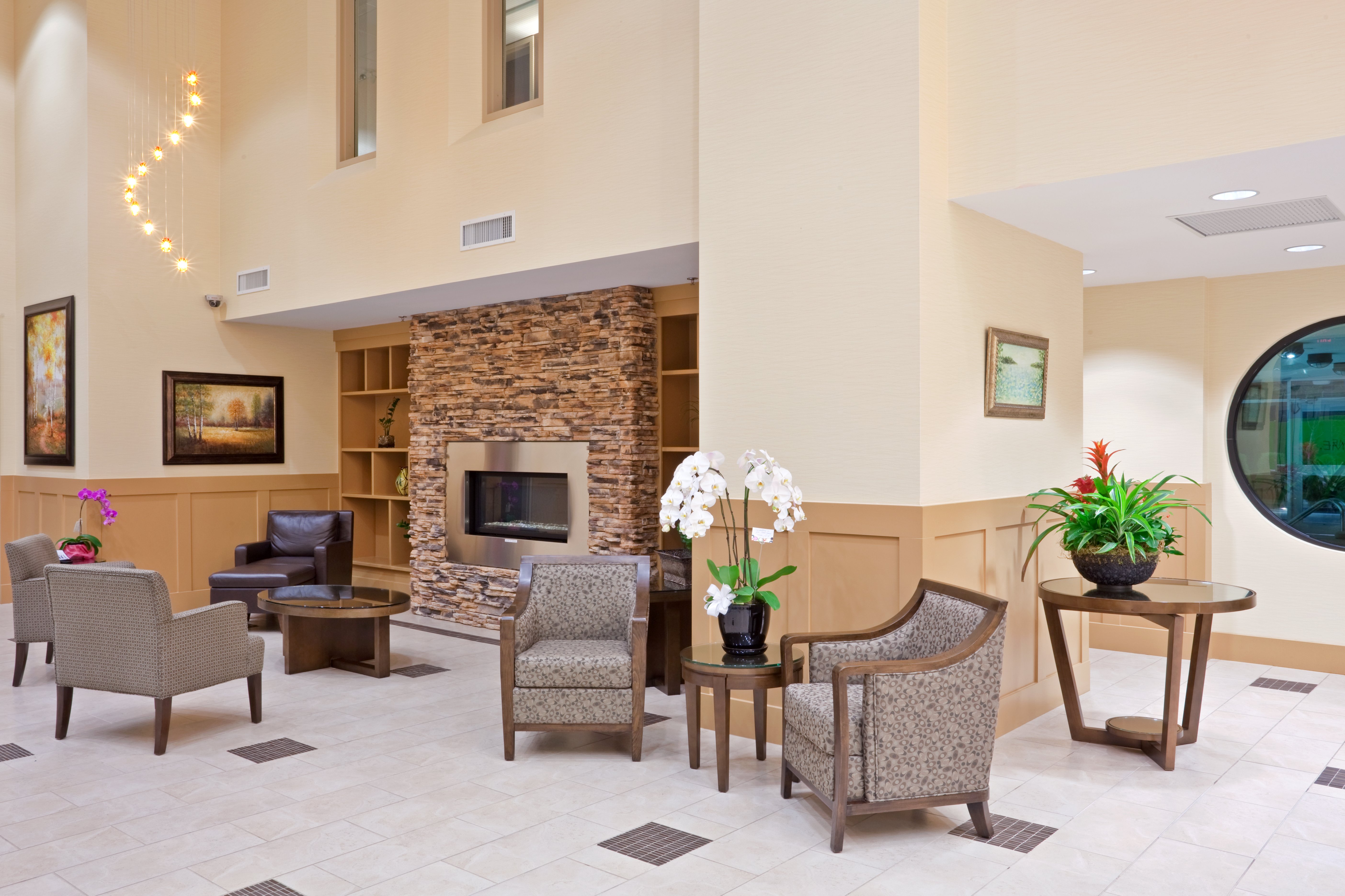 Holiday Inn Hotel Suites Surrey East Cloverdale 47/75