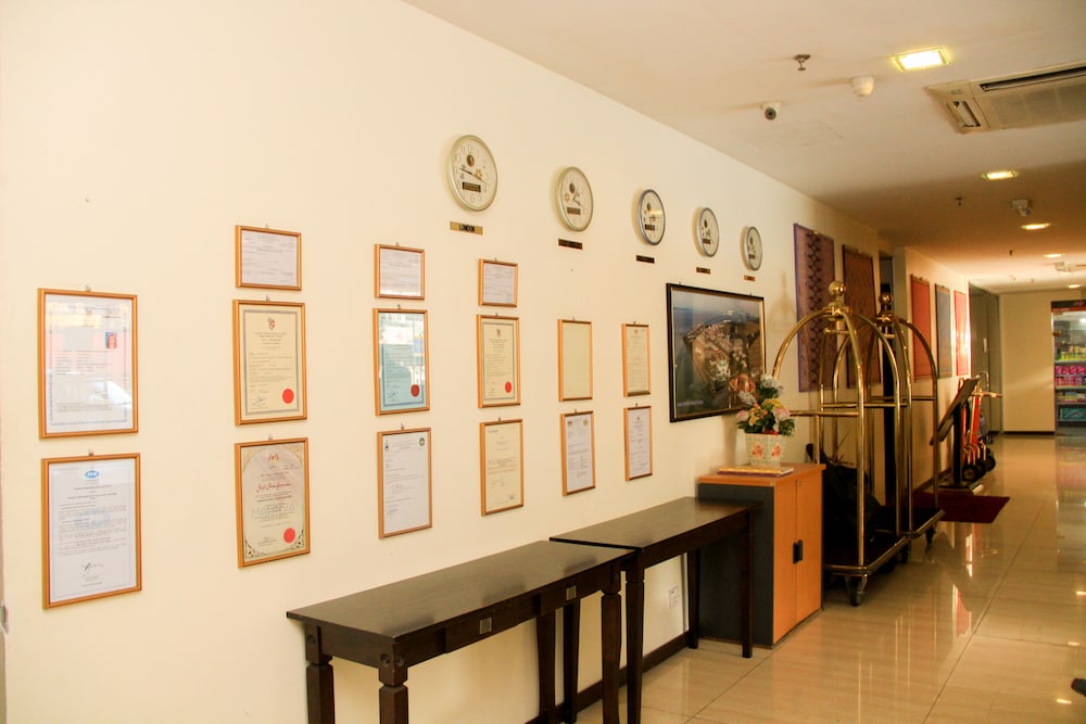Shervinton Executive Boutique Hotel 49/60