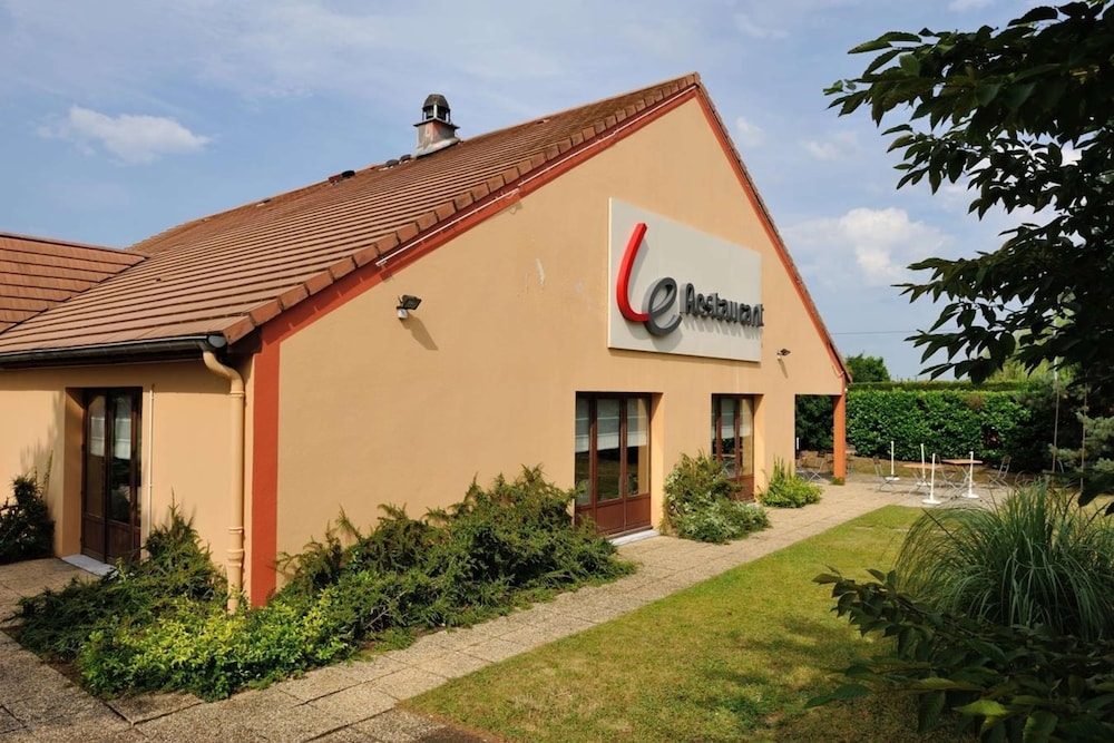 CAMPANILE MOULINS - AVERMES 40/50
