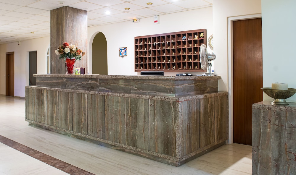 California Beach Hotel - Adults Only 7/48
