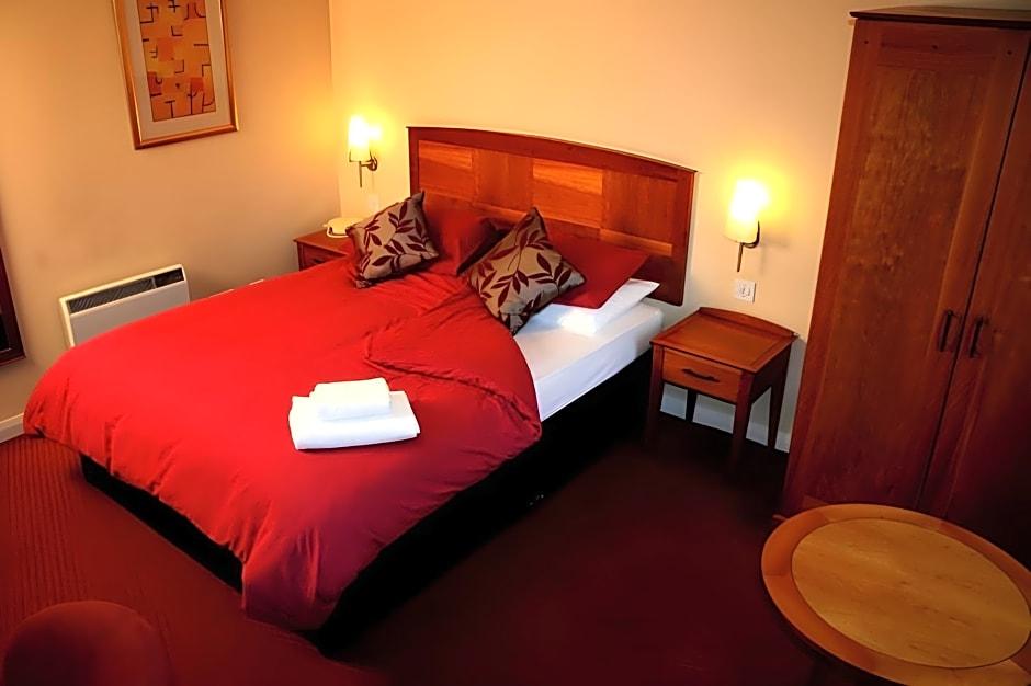 Cairndale Hotel & Leisure Club 6/27