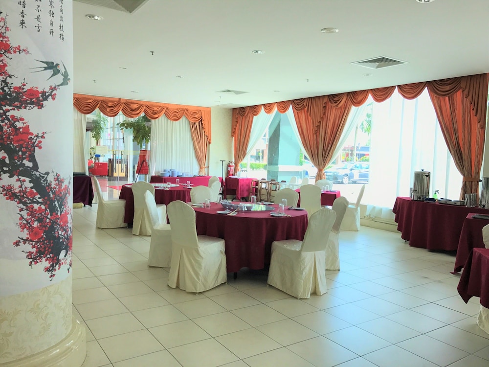 GRAND KAMPAR HOTEL 44/56