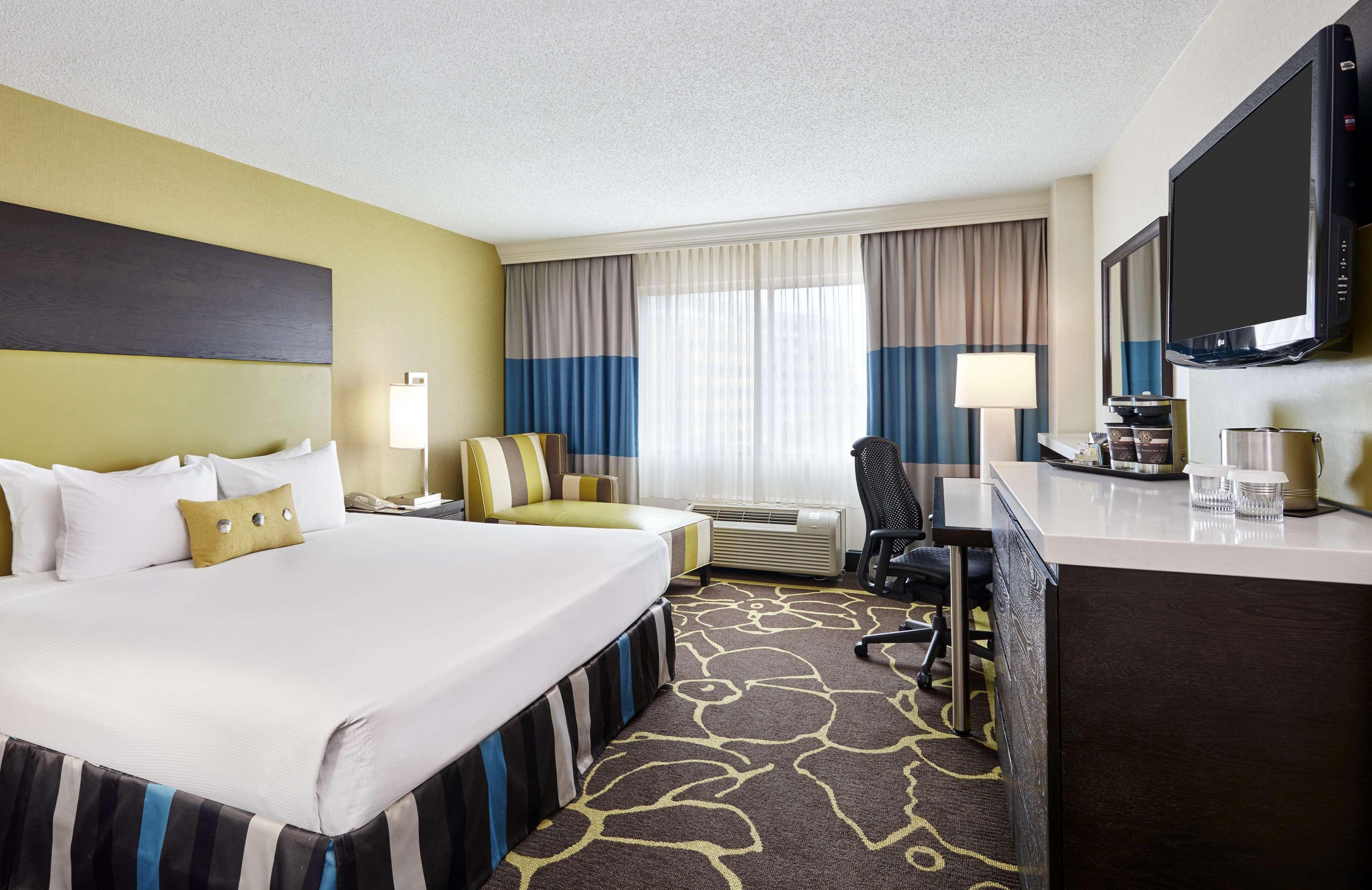 DOUBLETREE BY HILTON HOTEL CHARLOTTE 26/76
